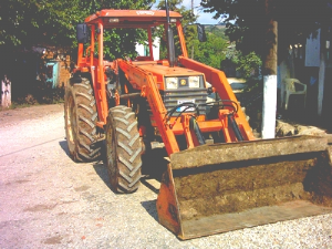 Universal valtra traktr e n ykleyici